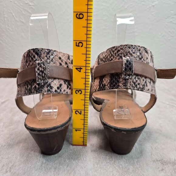 Clarks Low Wedge Sandals Size 8.5 Brown Leather Animal Print Minimalist T Strap - Picture 4 of 12